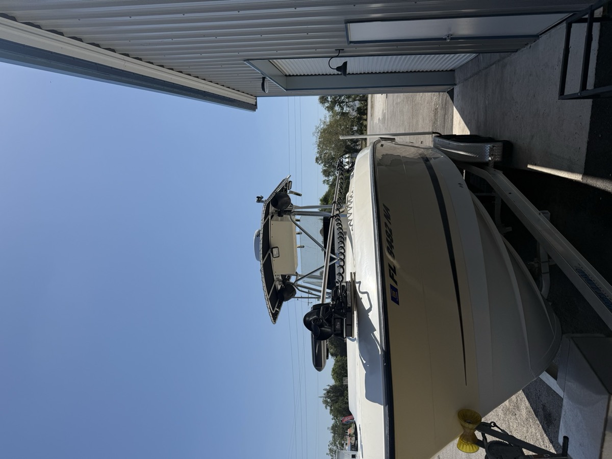 Minn Kota trolling motor and quick-release swivel plate mounted to a bow
